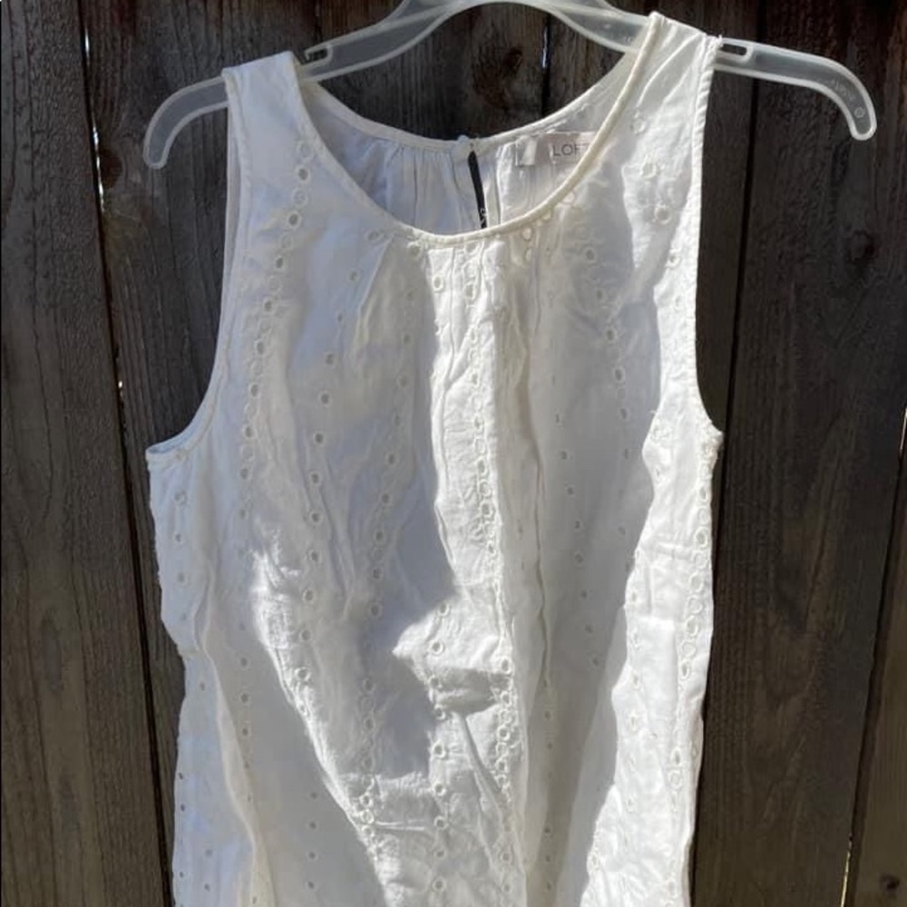 Loft medium eyelet top VGUC (bc white and tag hanging)